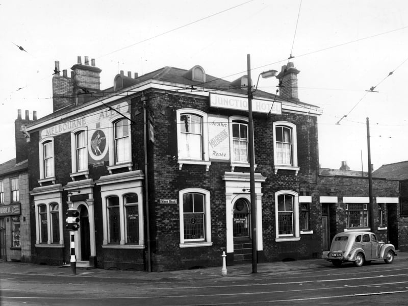 The Junction Hotel at the corner of Dewsbury Road and Moor Road pictured in December 1958.  On the far left at number 135 Dewsbury Road is W. Murrell's gents hairdressing saloon. 