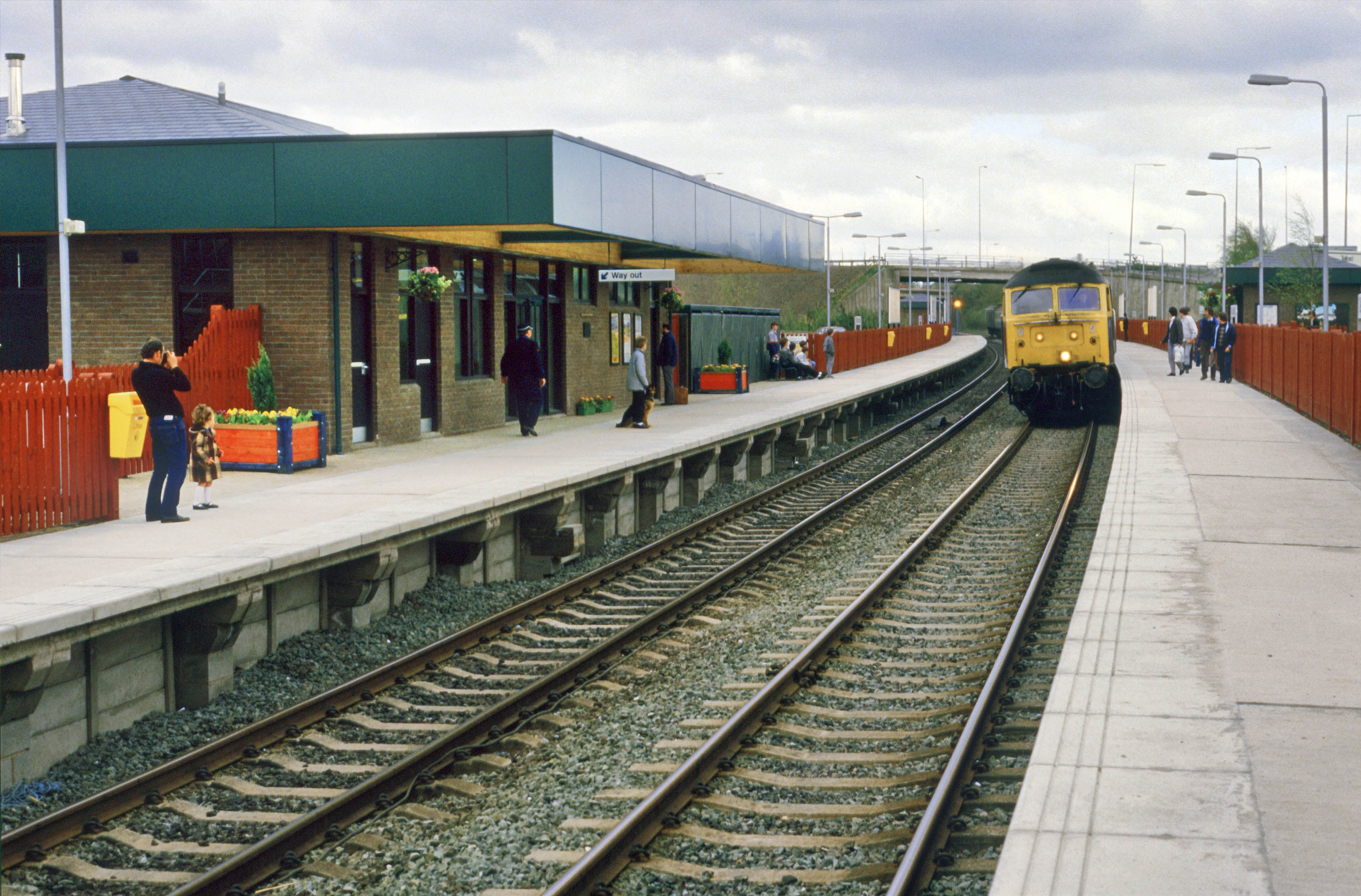 Telford Central railway station on its opening day, 12 May 1986, captures a landmark moment in the town’s modern history as passengers and rail enthusiasts gather to witness the arrival of the first down revamped Cambrian Coast Express from Euston to Aberystwyth. This image, shared by Geoff Cryer of the Telford Railway Society, recalls the return of a celebrated route name last used in 1967, when the original Cambrian Coast Express ceased running as a through service. 