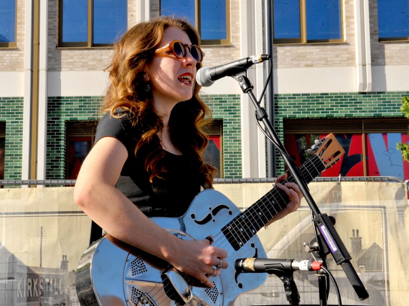 Elsie Franklin entertaining the crowds
