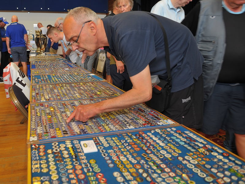 Hundreds of badges to pick from 