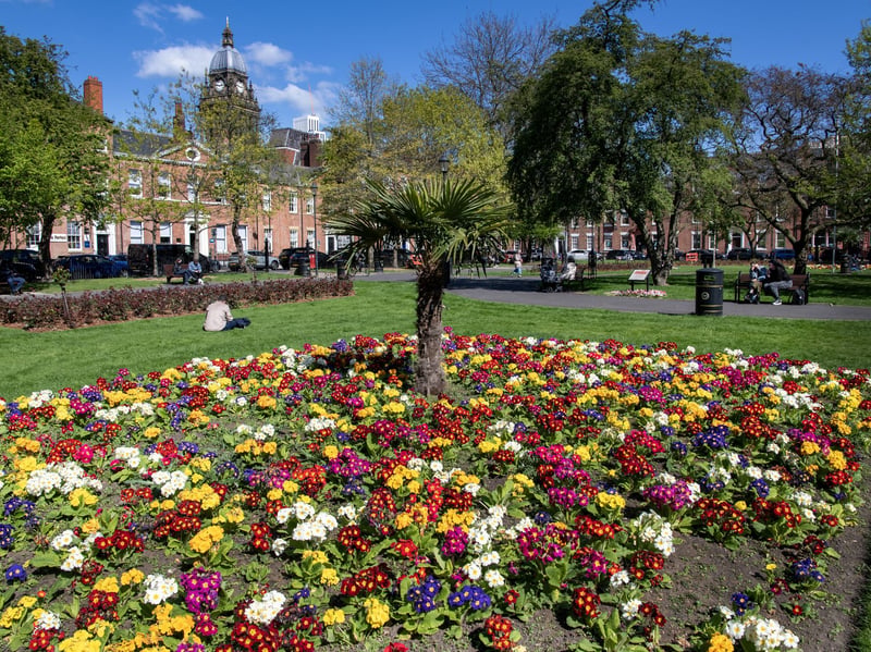 Located in Leeds city centre, Park Square is a popular picnic spot for office workers on their lunch breaks. As you look around here, you can see several gorgeous Georgian buildings.