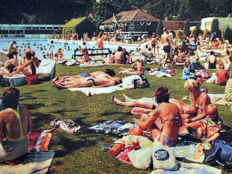 Market Drayton’s open-air swimming pool pictured in 1991, a much-loved local facility enjoyed by generations of swimmers. A familiar summer scene from the town’s leisure history.