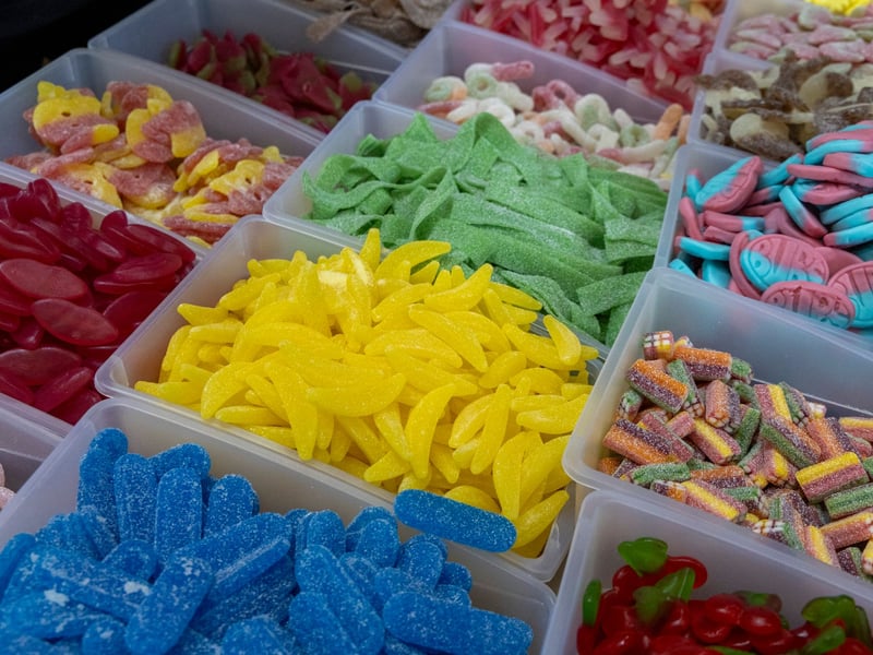 This Cross Gates sweet shop offers an extensive range of pick ’n’ mix sweets, chocolates, fizzy favourites and imported confectionery. 📍Cross Gates Shopping Centre, Cross Gates, Leeds LS15 8ET
