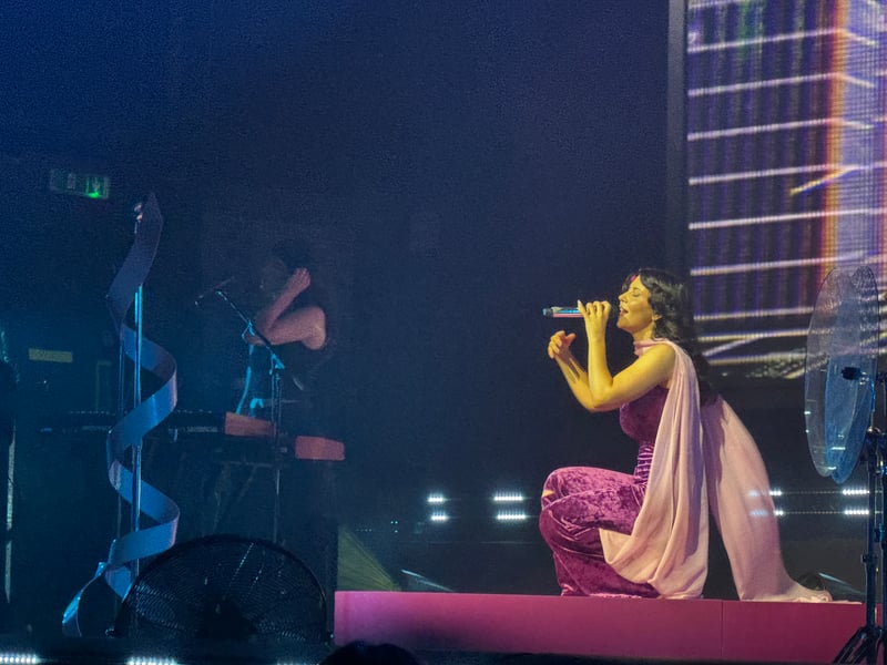 There was only room for one song from album 'FROOT' on the setlist - the title track.