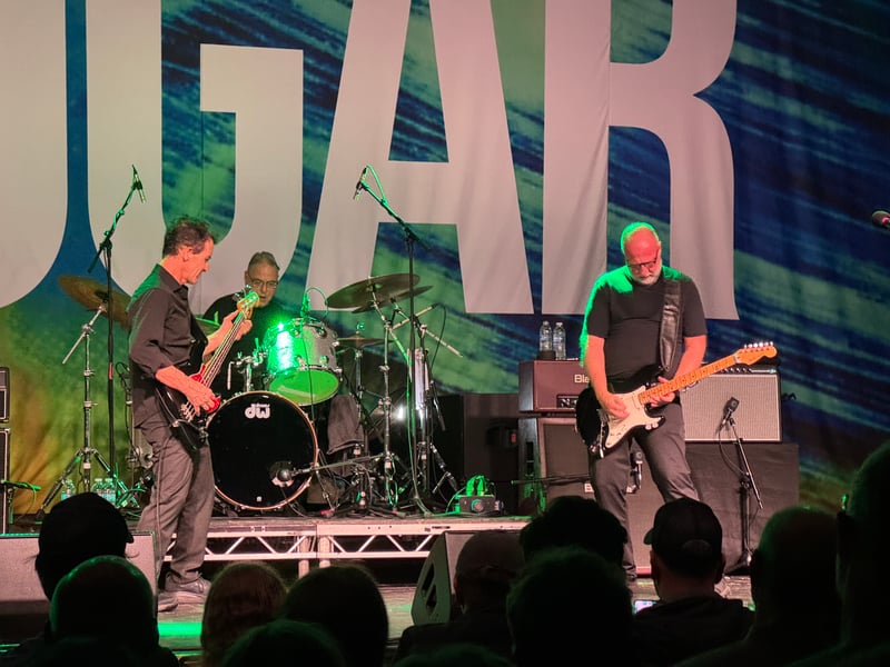 There were also six sings from Sugar's second album, 'File Under: Easy Listening'.