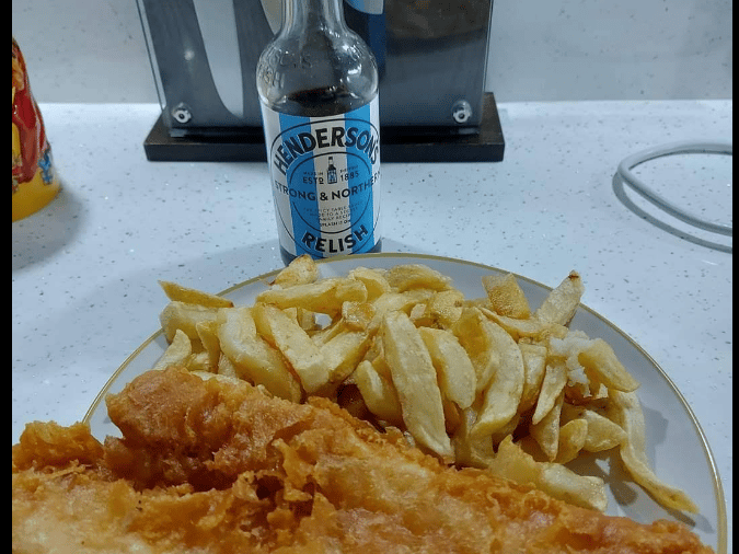 Manor Top Fish Bar boasts excellent 4.4 star reviews on Google. Caroline commented: "Everything from this chippy is spot on from the service to the food. The fish is amazing and it is cooked to order. I wouldnt go to any other chippy."