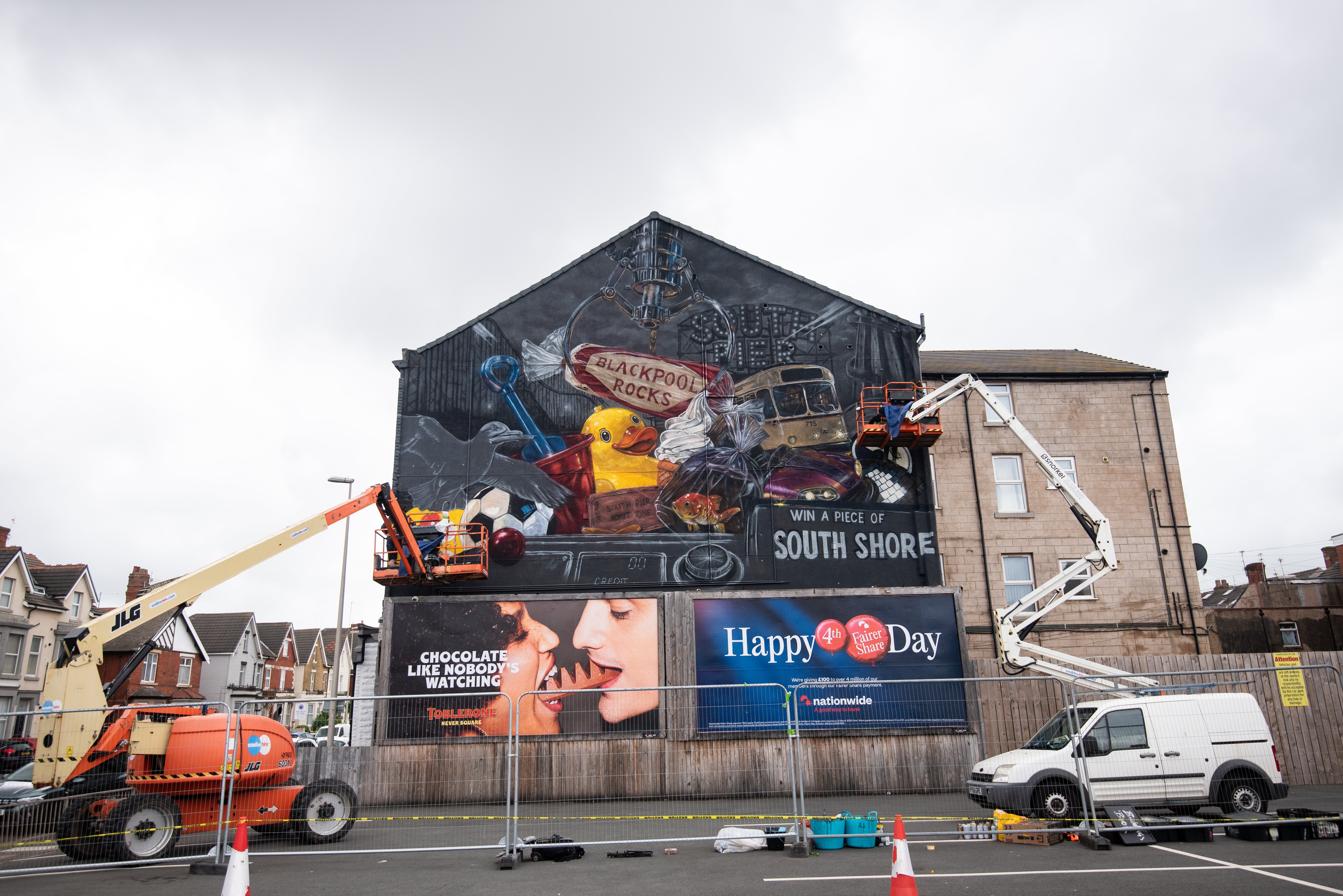 Mural in South Shore being painted by Christian Fenn AKA SECA and Hayley Garner AKA AYLO