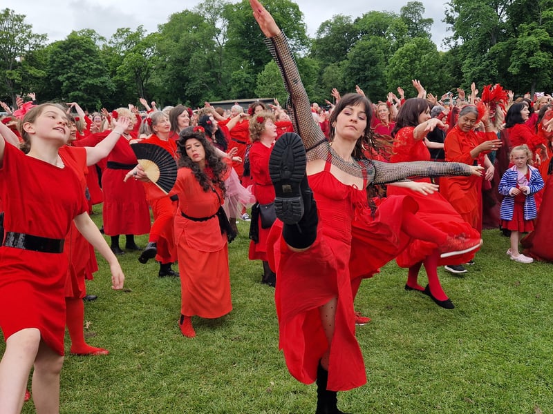 This Kate Bush was able to lift her leg up high during the celebration of the English singer at Meadows Festival.