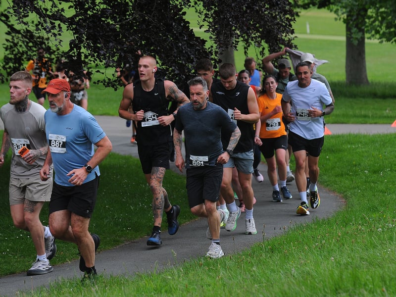 The course starts by heading downhill towards the Lakeside Cafe, before an incline heading towards the Mansion.