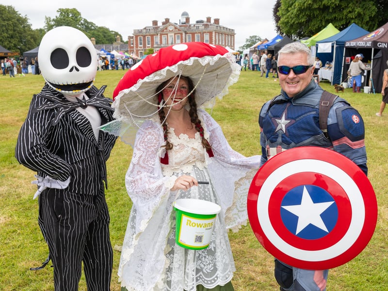 Pictured: Dream team Portsmouth helping to collect money for Rowan Hospice  Picture:Marcin Jedrysiak