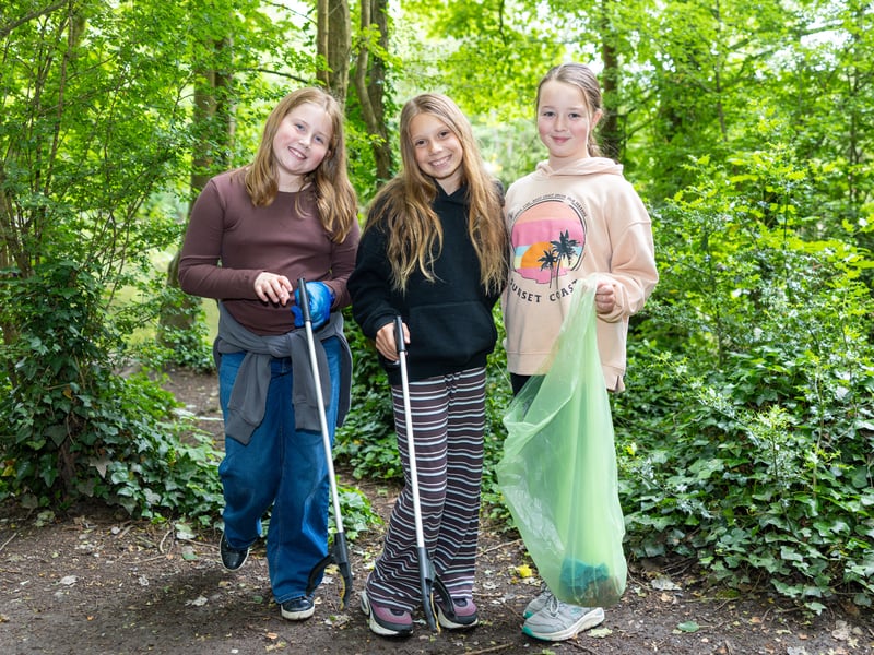  Niamh, Izzy and Lu in Foxes Forest 