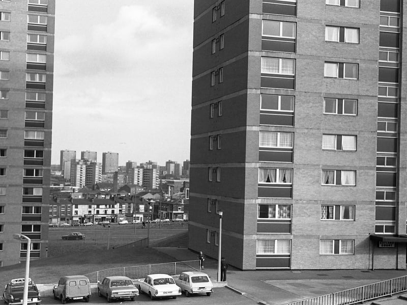  Flats of Oatland Heights, left, and Oatland Court, right located off Clay Pit Lane. These tower blocks date from 1971 so would have been recently built at the time. The view in between looks to more tower blocks in the background, in the Lincoln Green and Burmantofts area, possibly Marston Mount and Cherry Court in front with Brignall Croft, Gargrave Court and Scargill Grange behind.