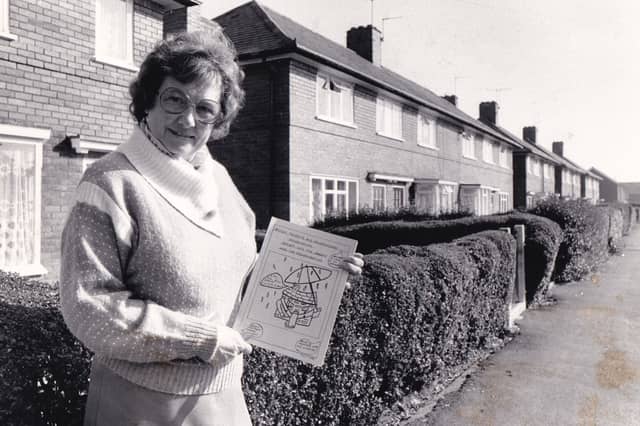 Jean Shields with the report complied by Broom Tenants' and Houseowners' Association in October 1986.