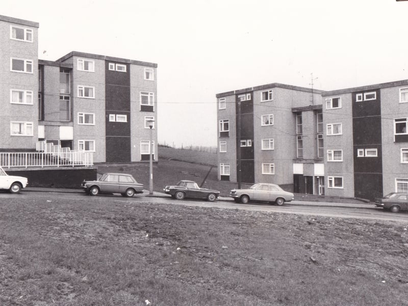 Maisonettes on Parkwood Crescent pictured in February 1977.
