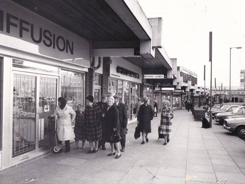A busy Bramley Shopping Centre in December 1979.