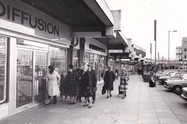A busy Bramley Shopping Centre in December 1979.