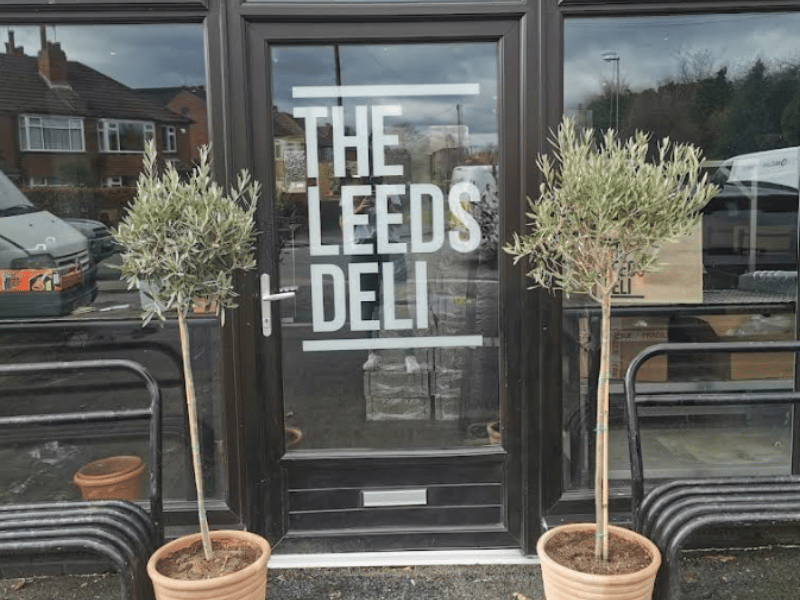 A beautifully stylish Moortown neighbourhood hub that draws heavy inspiration from traditional Italian delis. It is a fantastic one-stop shop if you want high-quality carbs, boasting incredible house-baked rosemary focaccia, vibrant seasonal side salads, and a gorgeous array of sweet bakes for dessert. 🥖 27 Chelwood Dr, Moortown, LS8 2AT