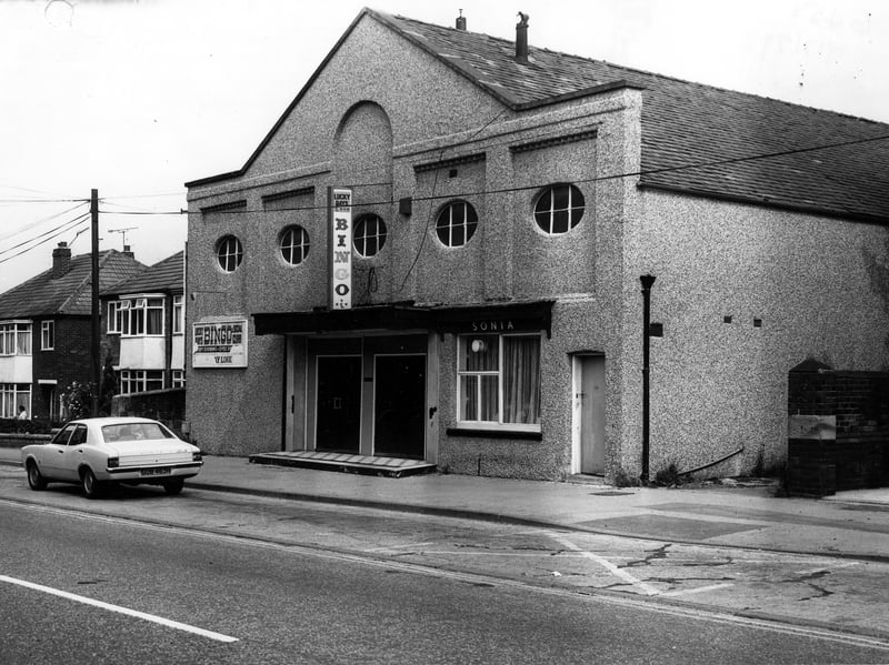 Lucky Days Bingo Hall on Aberford Road in July 1979.