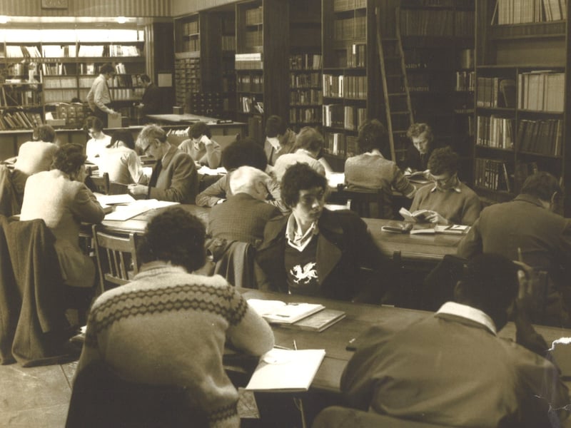 Reading room in the Commercial and Technical Library, nearly all available seats are taken. This room now houses the Tiled Hall Cafe.