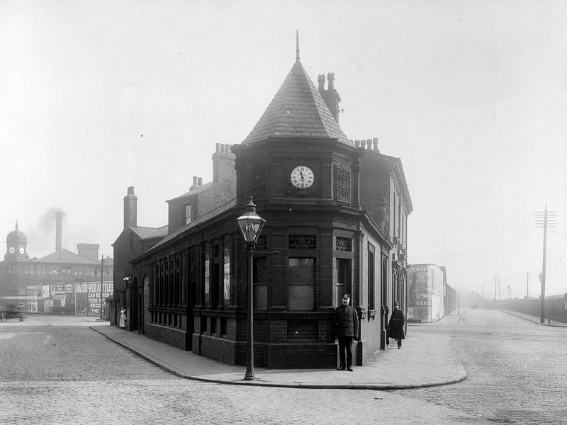 Hunslet Road showing the police station at no. 96 in the centre. Hunslet Road runs to the left of the police station and continues on past the Crown Point Printing Works of Alf Cooke then St. Jude's Church in the background. Pictured in May 1908.
