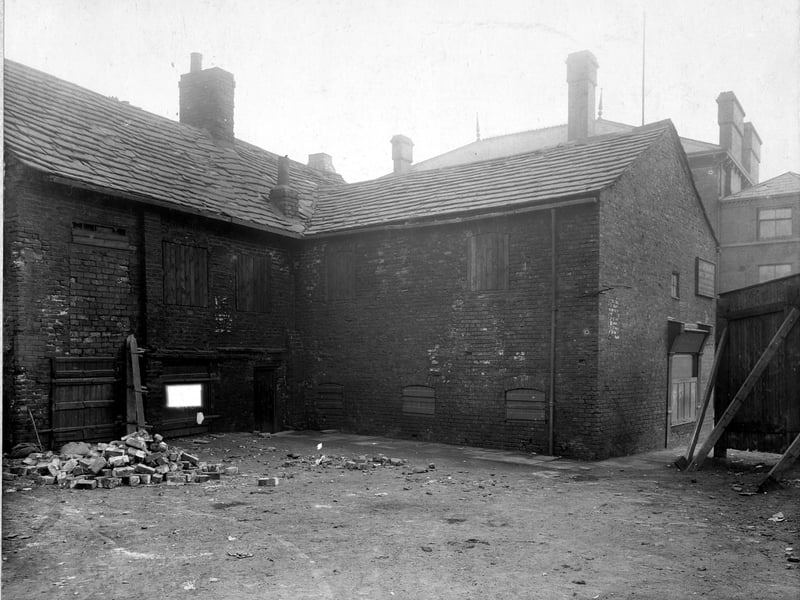 Johnson's Yard off Branch Church Street pictured in September 1907.