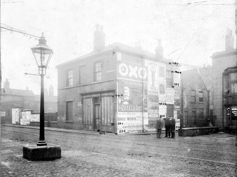 The entrance to Organ Yard, located between 49 Low Road and the Wellington Hotel. A group of men stand in the entrance. Pictured in November 1903.