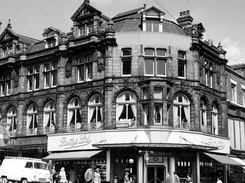 The corner of Lands Lane and Commercial Street showing Betty's cafe.