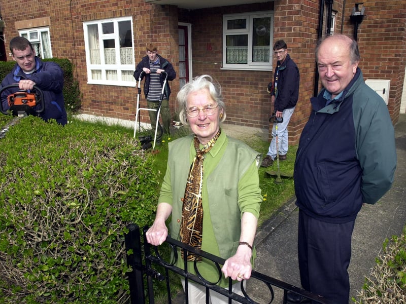 Resident Elsie Elliott with Philip Maki, right, project co-ordinator of the Swarcliffe Good Neighbourhood Scheme and workmen Craig Ogg, Andrew Heaton and Steve Walker who are tiding properties in the area. Pictured in May 2001.