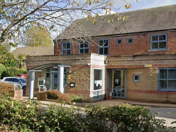 There were 346 survey forms sent out to patients at Oulton Medical Centre in Oulton. The response rate was 34%, with 117 patients rating their overall experience. Of these, 11% said it was very poor and 5% said it was fairly poor.