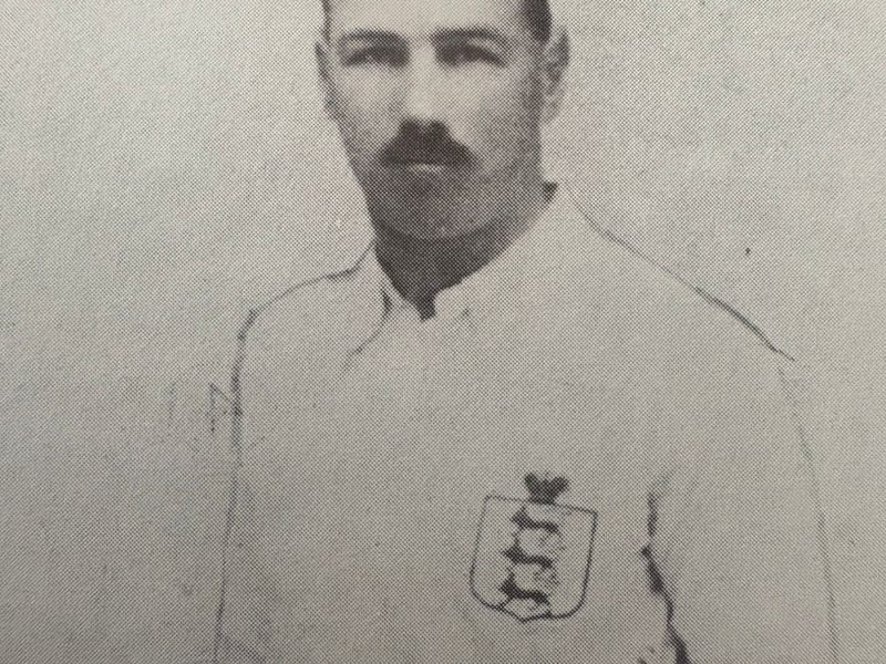 One cap (1900)