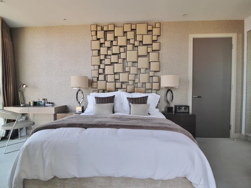 Step into this 24th-floor Gunwharf Quays apartment which has splendid views of the city. 