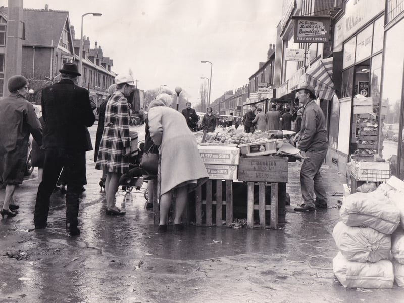 A busy Saturday scene on Austhorpe Road in November 1970.