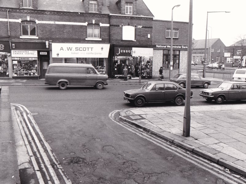 A view down Tranquility Walk looking across Austhorpe Road toward the NatWest in December 1977.