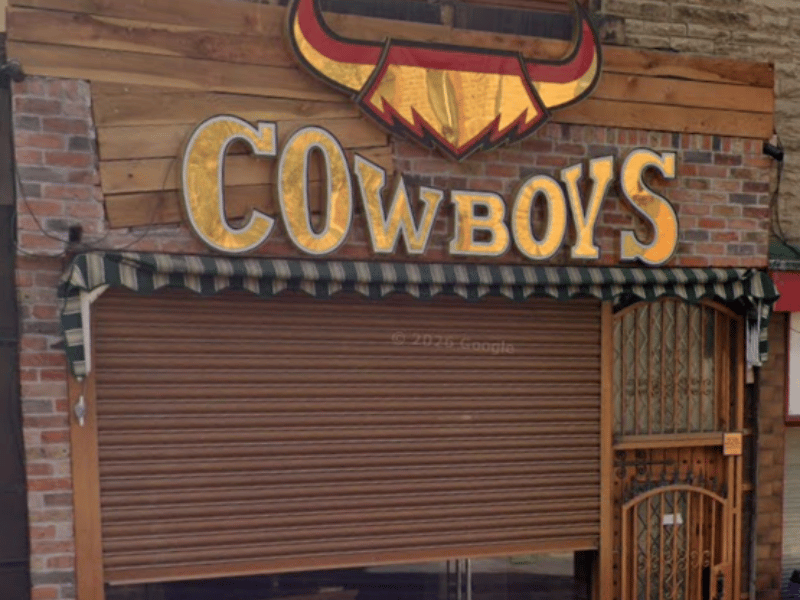 Renowned across local food groups as the ultimate destination for pure indulgence, Cowboys is famous for its heavy-hitting, Texas-style menu. It has built a massive following on the back of its incredible smash burgers, dripping cheese sauce, and wildly creative loaded fries that completely blow standard takeaways out of the water. 🍴 22 Chapel Hill, Morley, Leeds LS27 8JP