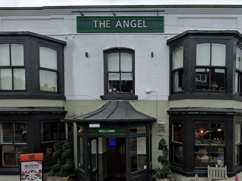 Situated out on Wakefield Road on the outskirts of Rothwell, this lively neighbourhood favourite provides a great community atmosphere for viewing major sporting events. Settle in with a drink to follow the tournament action on their large high-definition screens 🎾55 Wakefield Rd, Rothwell, Leeds LS26 0SF