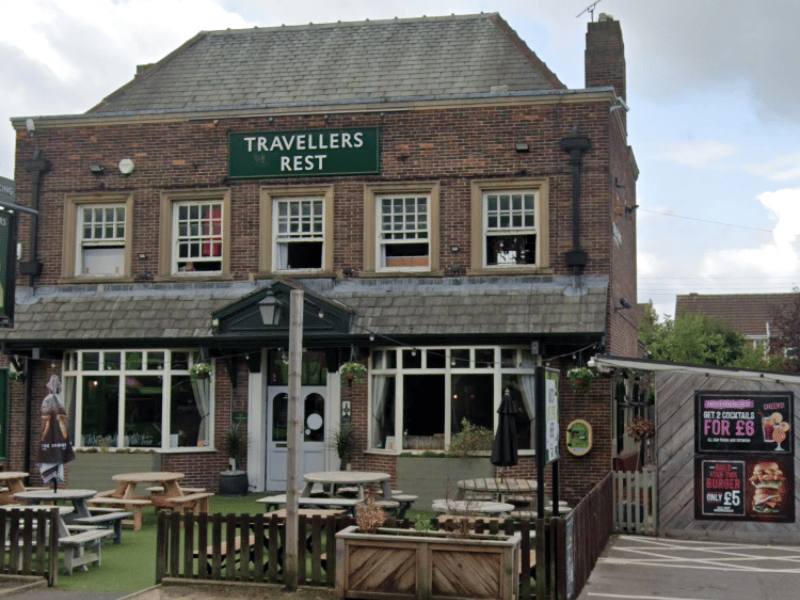 Located out in the suburbs, this friendly local pub is a perfect retreat for residents wanting a more relaxed viewing experience. The kitchen serves up traditional comfort food to enjoy alongside the live matches 🎾49 Hill Top Rd, Leeds LS12 3PY
