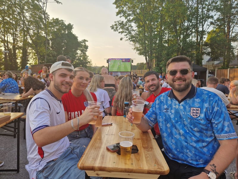 While the temperatures soared in Leeds, the pints were cool at the Kirkstall Bridge Inn this evening. 
