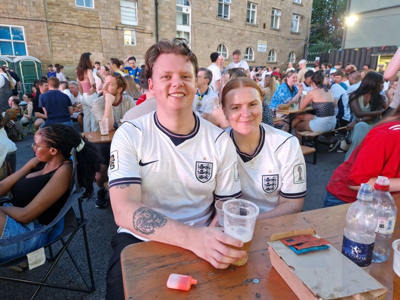 Hundreds of fans gathered at the Bridge Inn to watch England take on Ghana in their World Cup campaign.