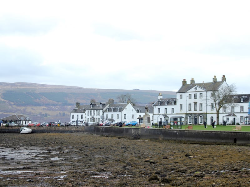 The west coast of Scotland is generally far less productive for sea glass than the east, but there are a few hotspots, the best of which is probably Inverary, on the western shore of Loch Fyne.