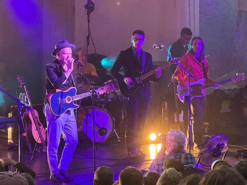 Friday saw the band play their 1996 debit 'Tigermilk' in full.