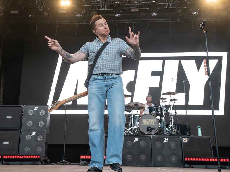 Danny Jones did a masterful job of conducting the crowd