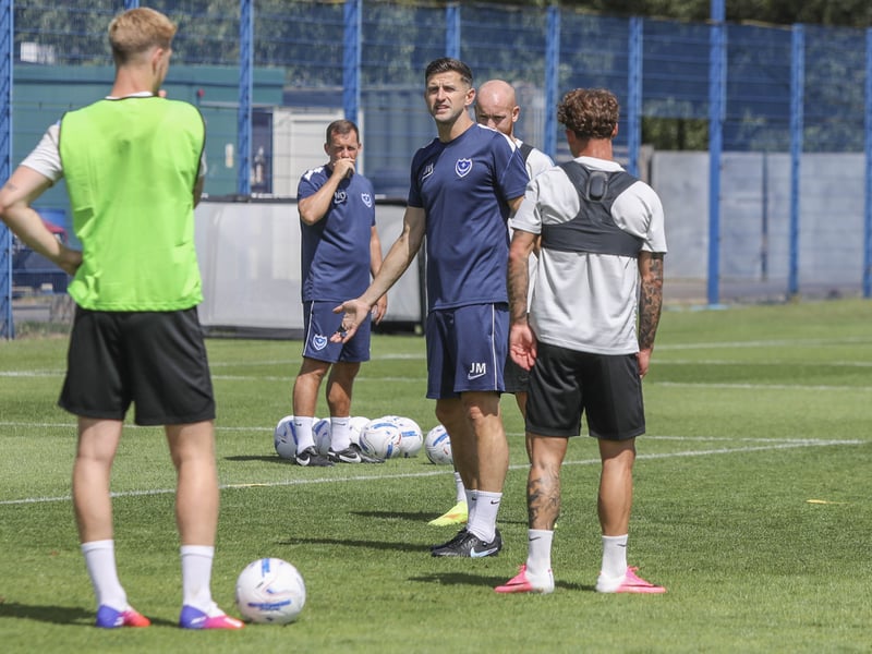 Mousinho explaining the new drills.
