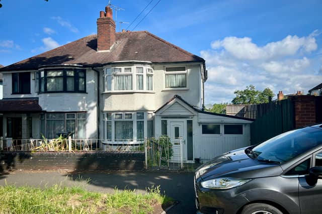 27 The Drive, which has front and back gardens and a side garage outside, is well located for easy access into Birmingham city centre, with the A38 Aston Expressway (A38) and Gravelly Hill train station both close by. There is a porch, hall, understairs cupboard, two reception rooms and a kitchen downstairs, with a landing, three bedrooms, bathroom and toilet upstairs. There is gas central heating and double glazing, although the leasehold property is said to “need modernisation”.