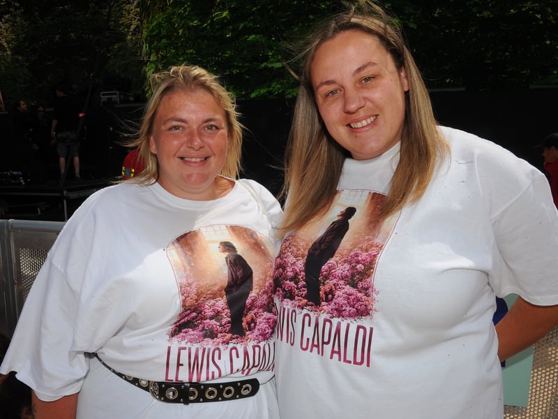 Gemma White and Jess Wilds of Goole with Lewis Capaldi shirts!