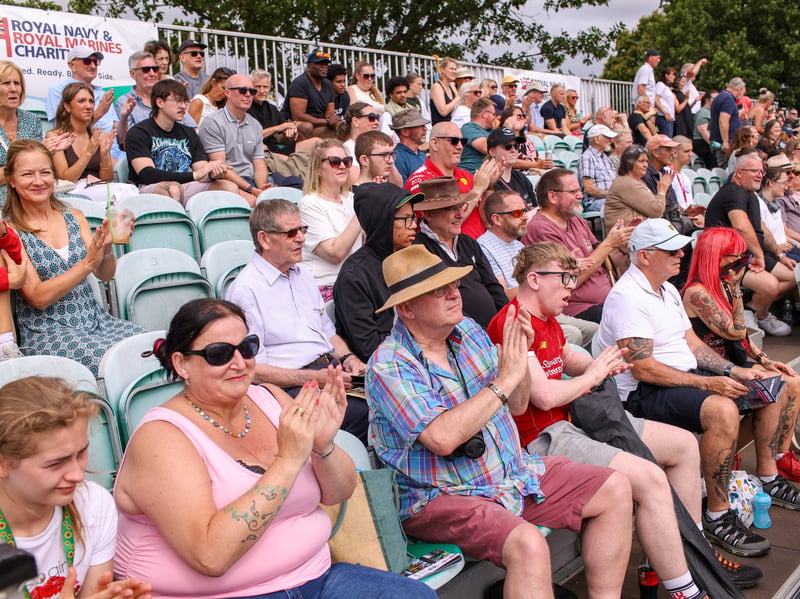 Applause for field gunners. HMS Collingwood Open Day, Fareham
Picture: Chris Moorhouse (040726-15)