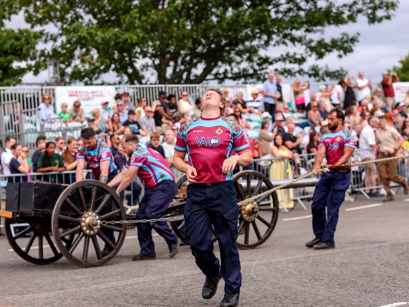 HMS Sultan win their heat in the field gun competition. HMS Collingwood Open Day, Fareham
Picture: Chris Moorhouse (040726-12)