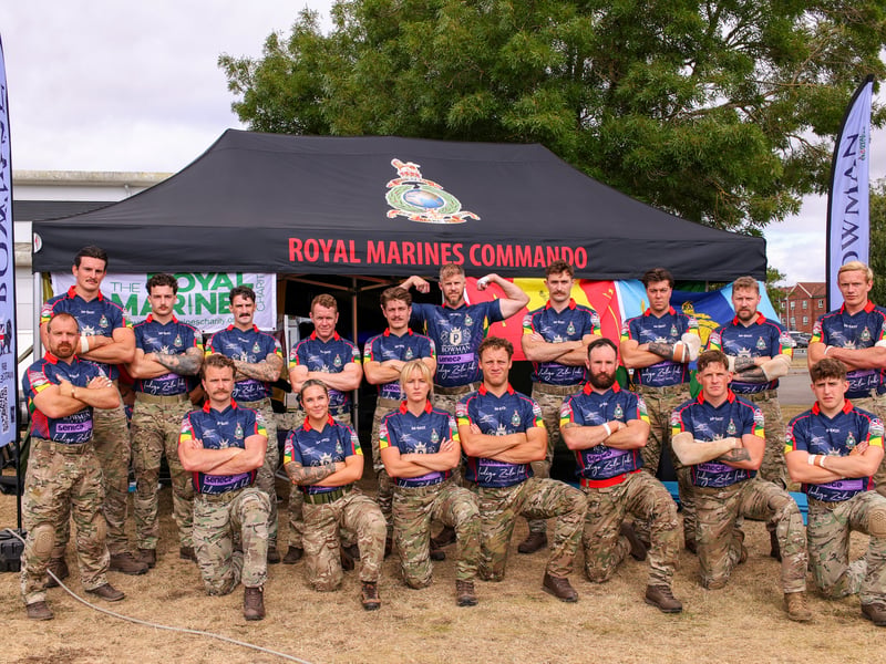 Royal Marines Commando field gun crew. HMS Collingwood Open Day, Fareham
Picture: Chris Moorhouse (040726-01)
