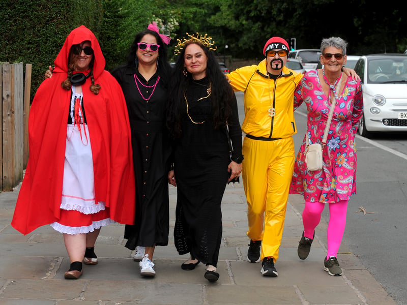 Participants in the O'tea'ley run