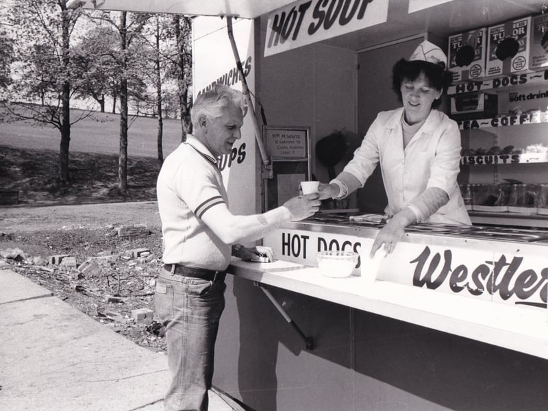 April 1982 and former Lakeside Cafe caterers Mavis and Sonny White were continuing to provide a service to visitors at their mobile cafe. 