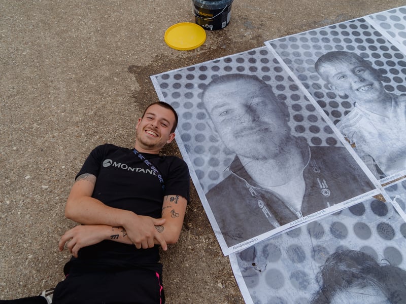 There were over 1000 photos to see plastered on the runway.